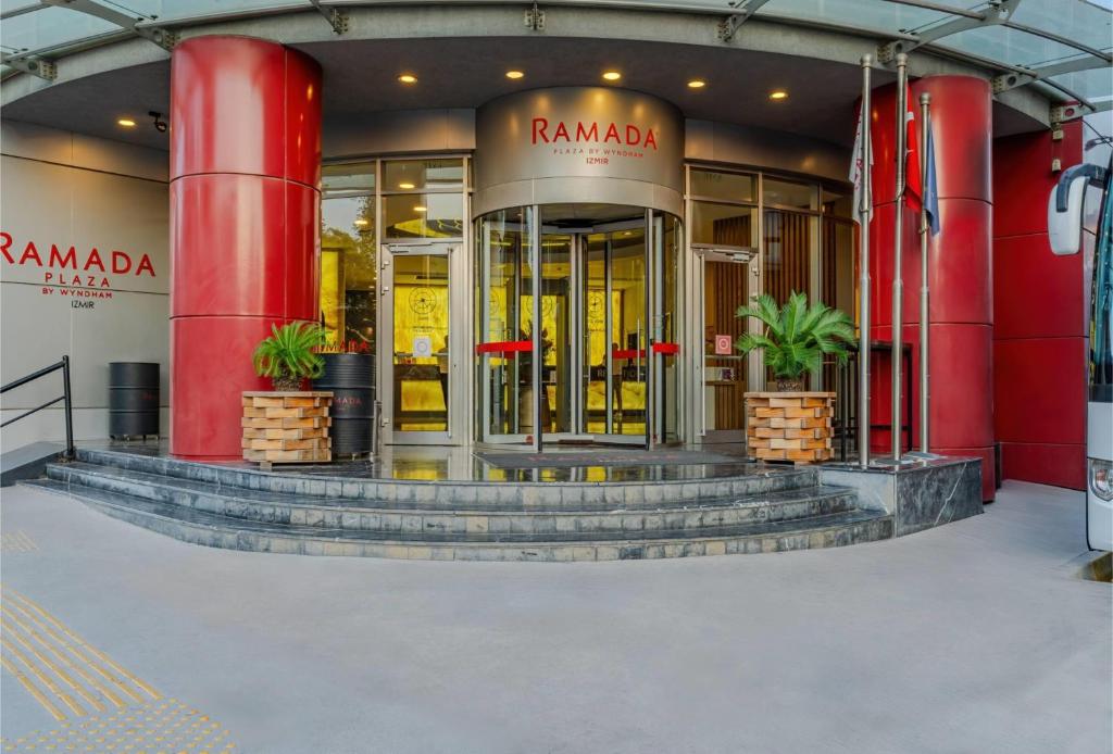 Ramada Plaza By Wyndham Izmir - Tap to explore photos