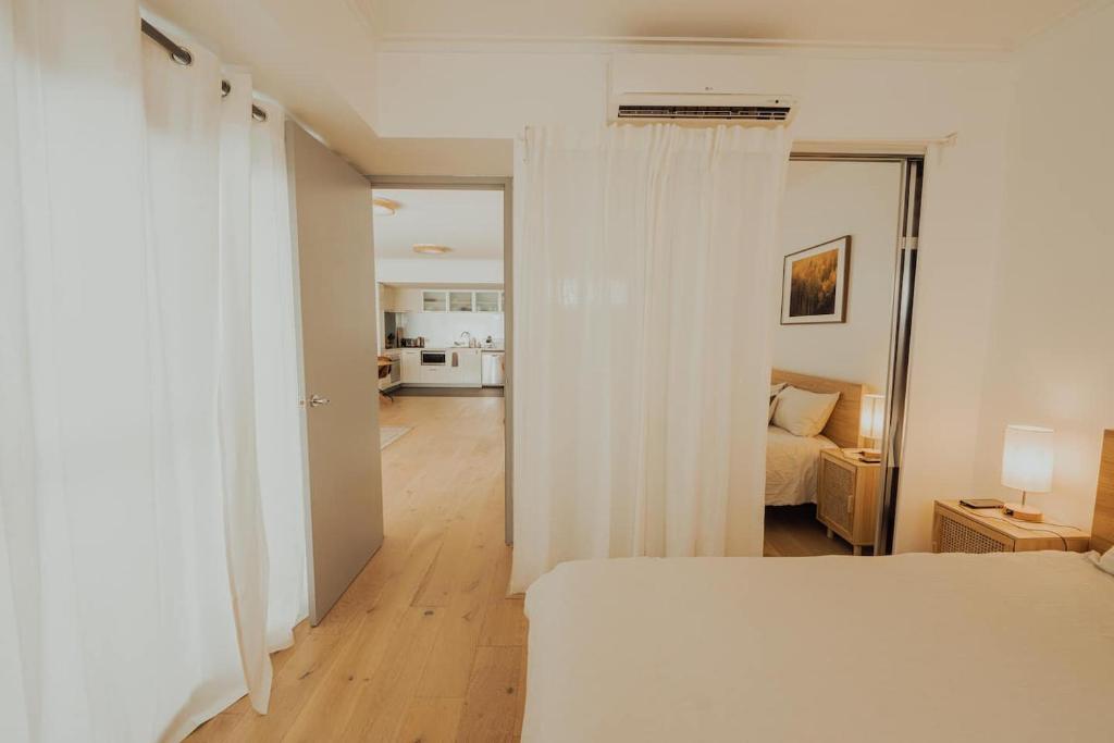 Beaufort Street Gem Stylish 1BR Getaway - Tap to explore photos