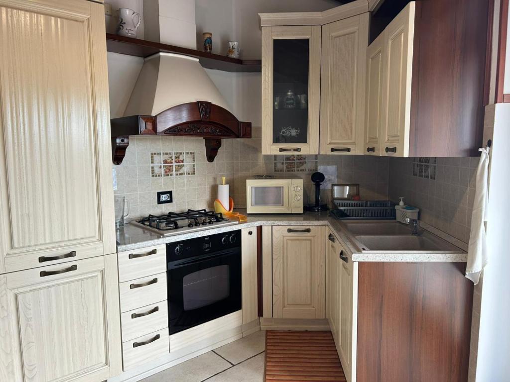MXP apartment, shuttle service, parking free - Tap to explore photos