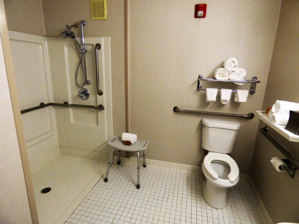 Kingston Regency Inn - Tap to explore photos