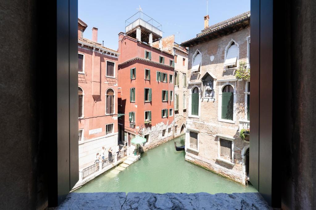 Anzolo Palace - Rooms & Apartments - Tap to explore photos