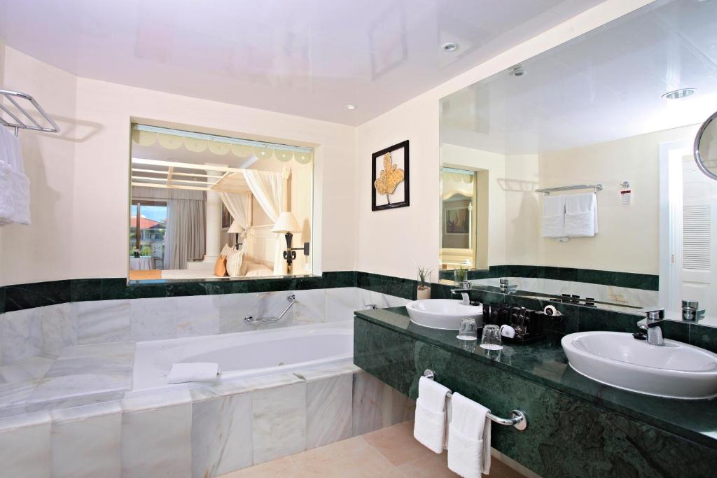 Сьюит (Одноместный полулюкс - GBP Аквамарин), Luxury Bahia Principe Ambar Green - Adults Only