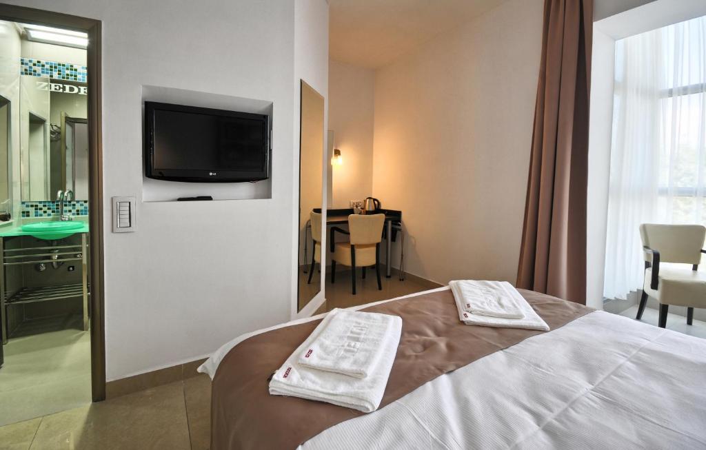 Семейный (Семейный номер (для 2 взрослых и 2 детей)), Hotel Zeder Garni