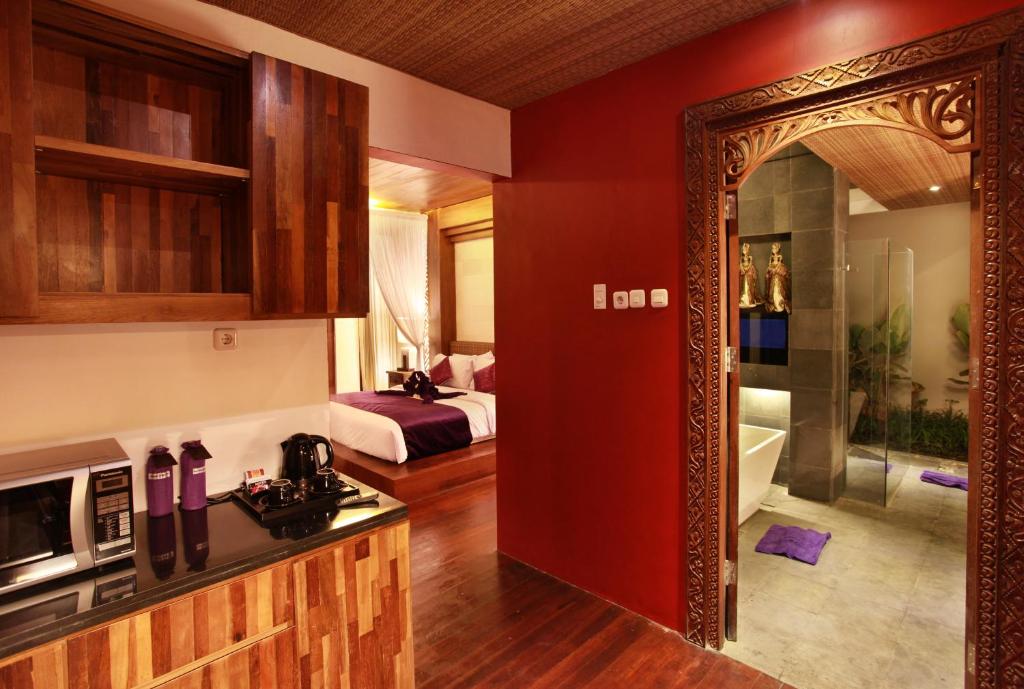Двухместный (Номер с кроватью размера «queen-size» и видом на бассейн), Grand Mega Resort & Spa Bali