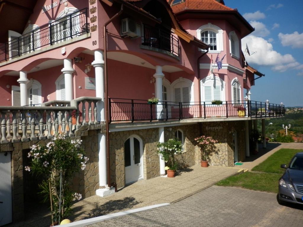 Апартаменты (Апартаменты с 2 спальнями и 2 балконами), Manor Villa