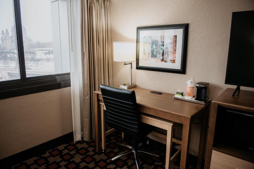 Radisson Hotel St. Paul Downtown Room Type - Premium King Room