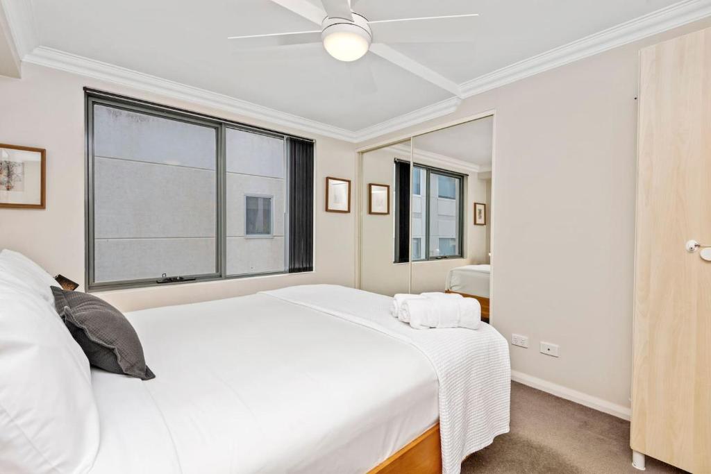 2 Royal Rest Quality 2BR West Perth-parking - Tap to explore photos