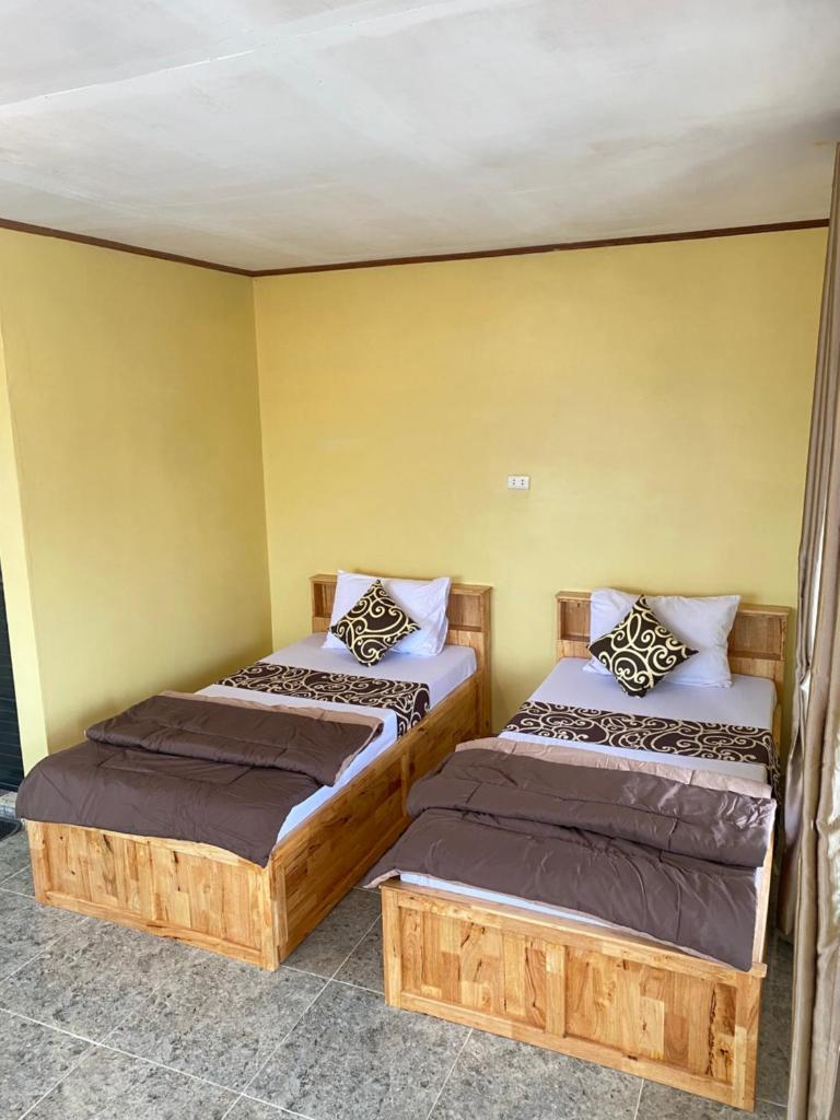 WISMA SUNRISE GUEST HOUSE 10 minutes by walking to the big fruit market in Berastagi photo 2