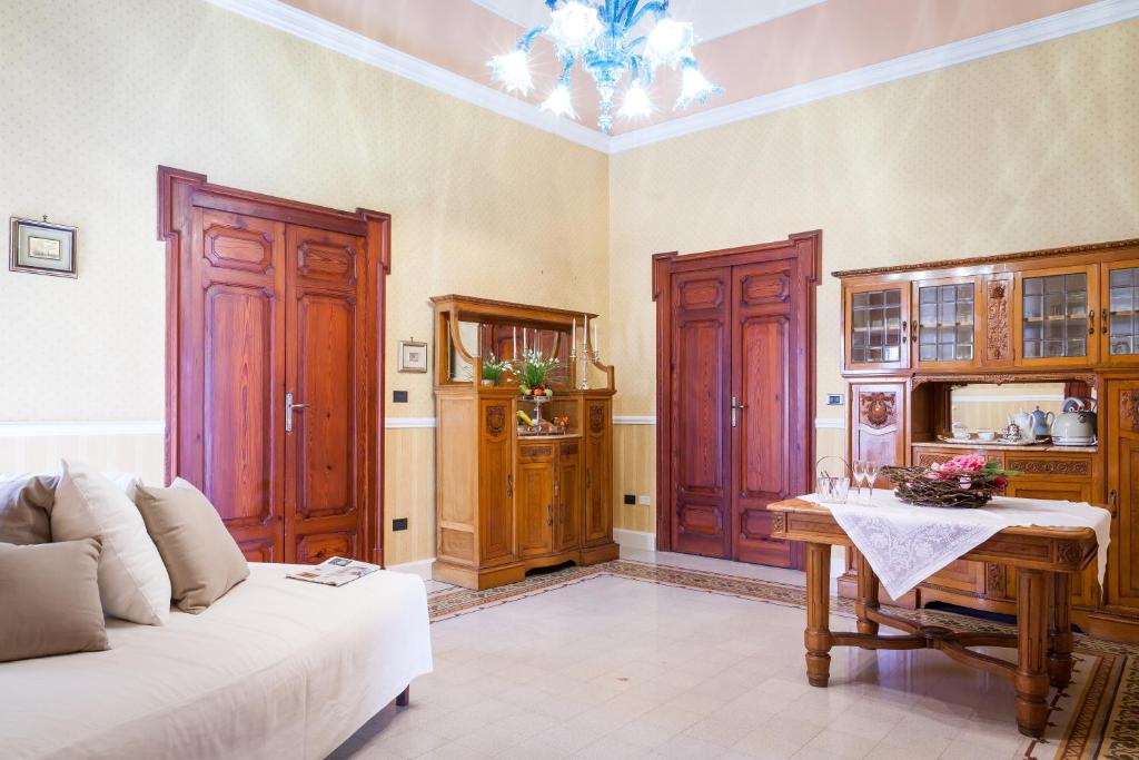 Palazzo Montalbano photo 2