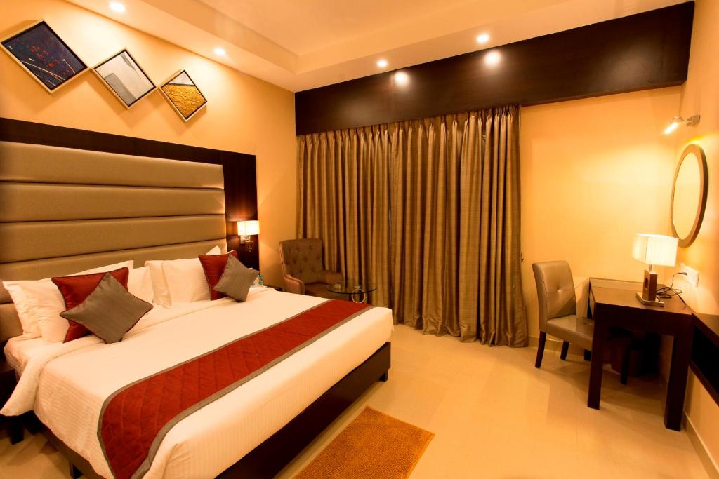 Двухместный (Deluxe Room - Complimentary fruit platter on arrival with 15% discount on Food & soft beverages and 10% discount on Travel desk & Laundry), Golden Tulip Saltlake Kolkata