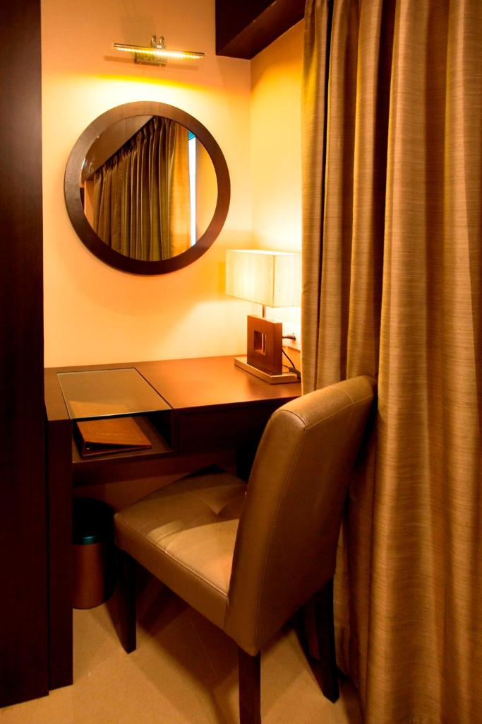 Двухместный (Executive Room - Complimentary fruit platter on arrival with 15% discount on Food & soft beverages and 10% discount on Travel desk & Laundry), Golden Tulip Saltlake Kolkata