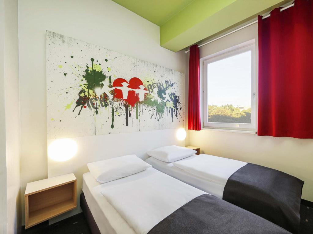 B&B Hotel Berlin-Potsdamer Platz - Tap to explore photos