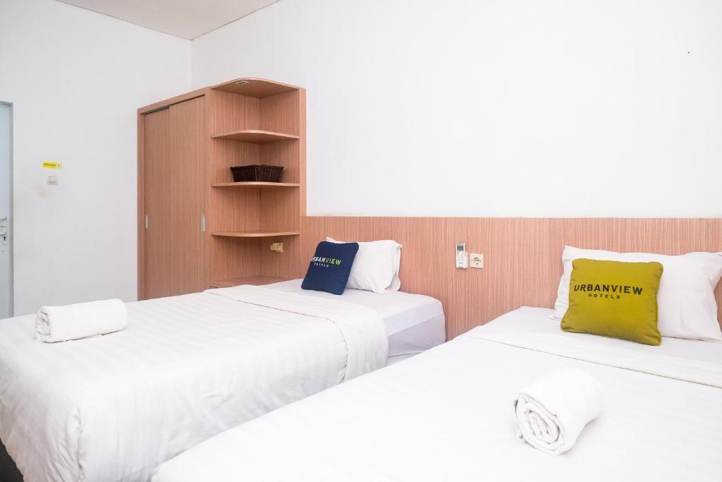 Urbanview Hotel Syariah Hapsari YIA Room Type - Deluxe Twin Room