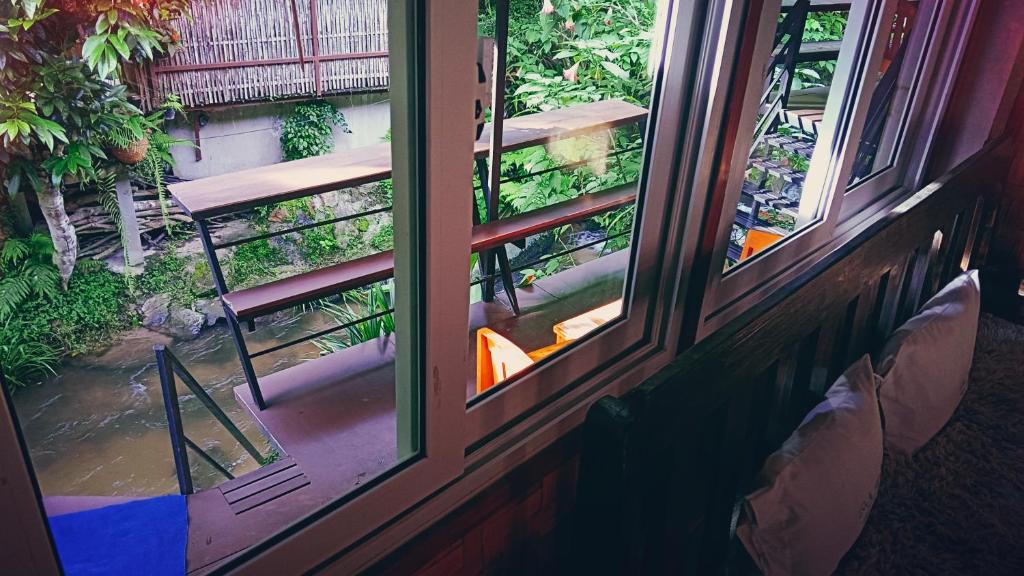 mae oui next to the water&แม่อุ๊ยที่พักติดน้ำ - Tap to explore photos
