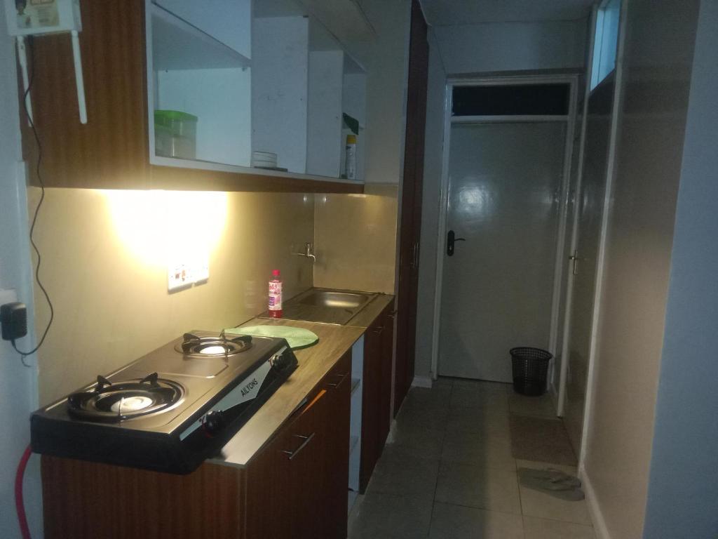 Leezzabells studio apartment - Tap to explore photos