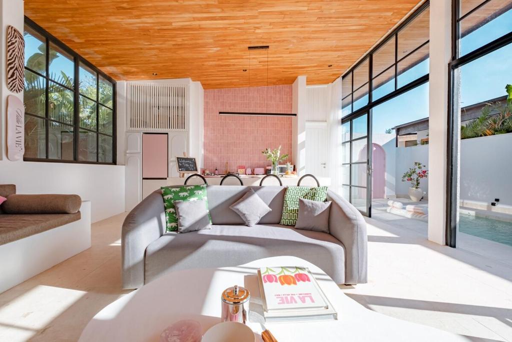 LA VIE Uluwatu - Deluxe 2 Bedroom Villa with Pool photo 4