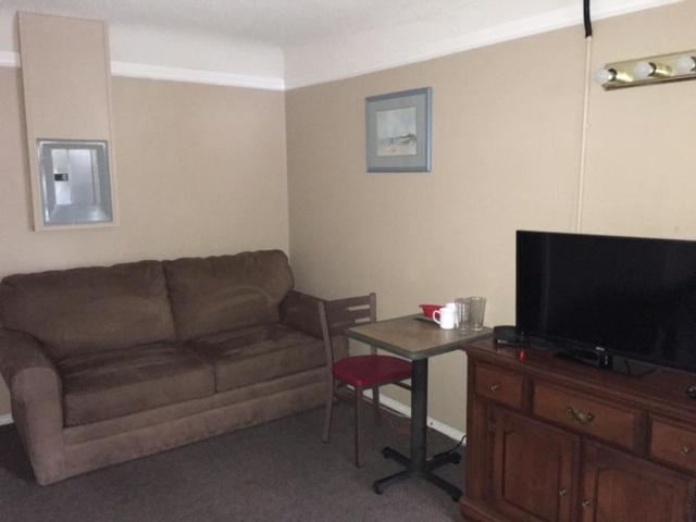 Bluebird Motel photo 4