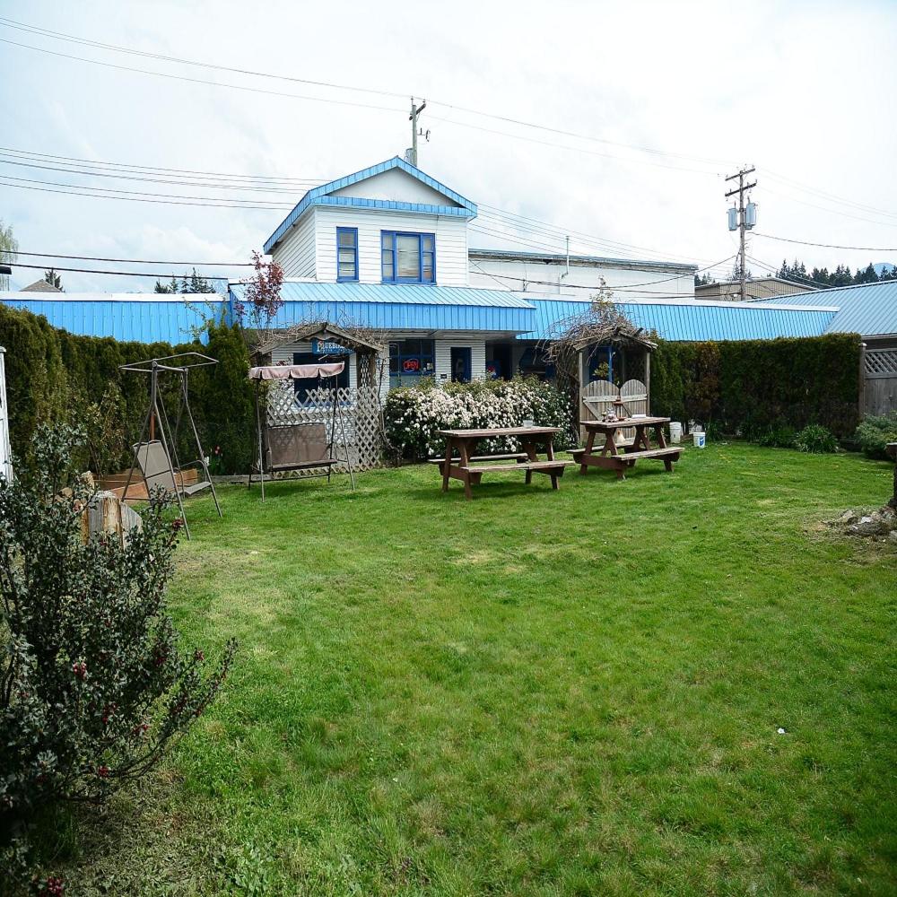 Bluebird Motel photo 2