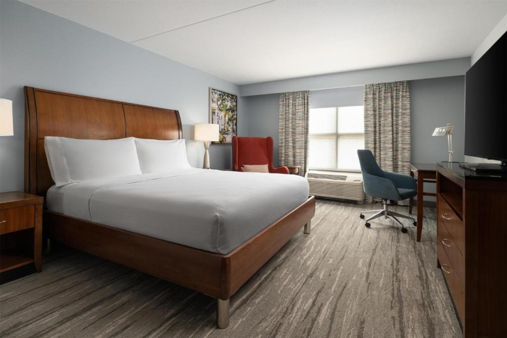 Hilton Garden Inn Charleston Waterfront/Downtown Room Type - King Room Hearing Accessible