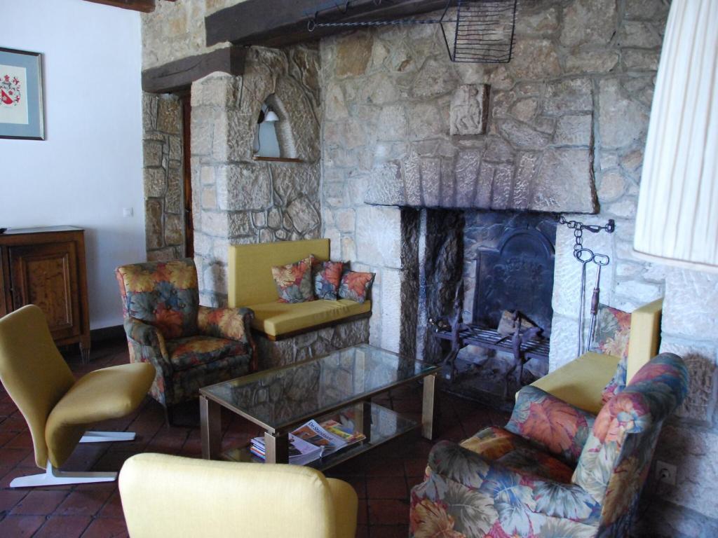 Quietly located country house in Vielsalm with huge garden photo 3