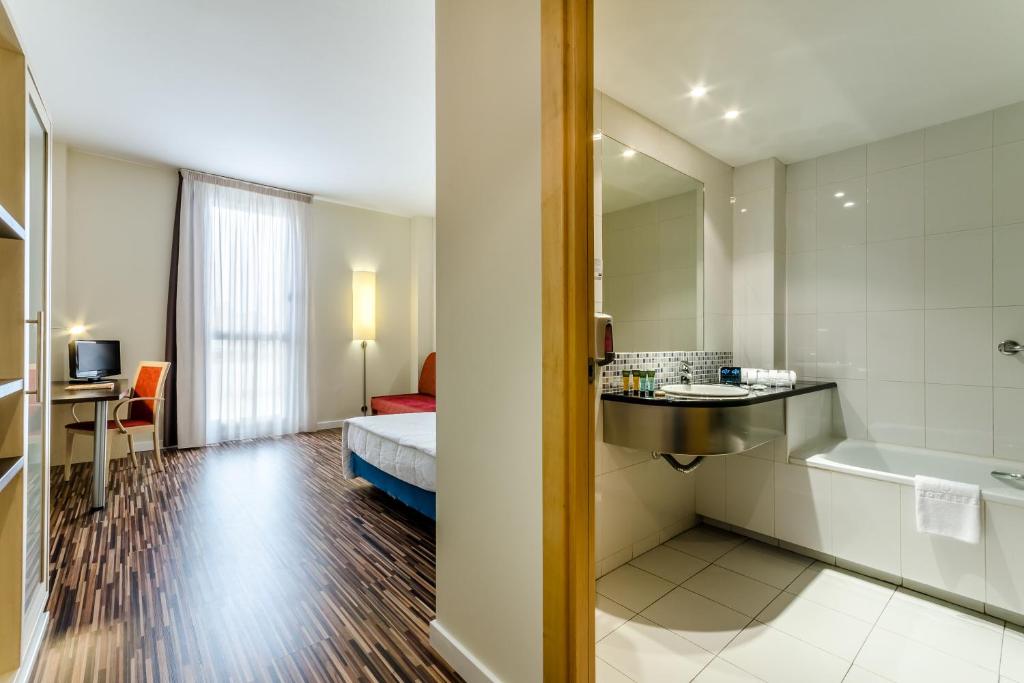 Hotel YIT Ciudad De Zaragoza photo 3