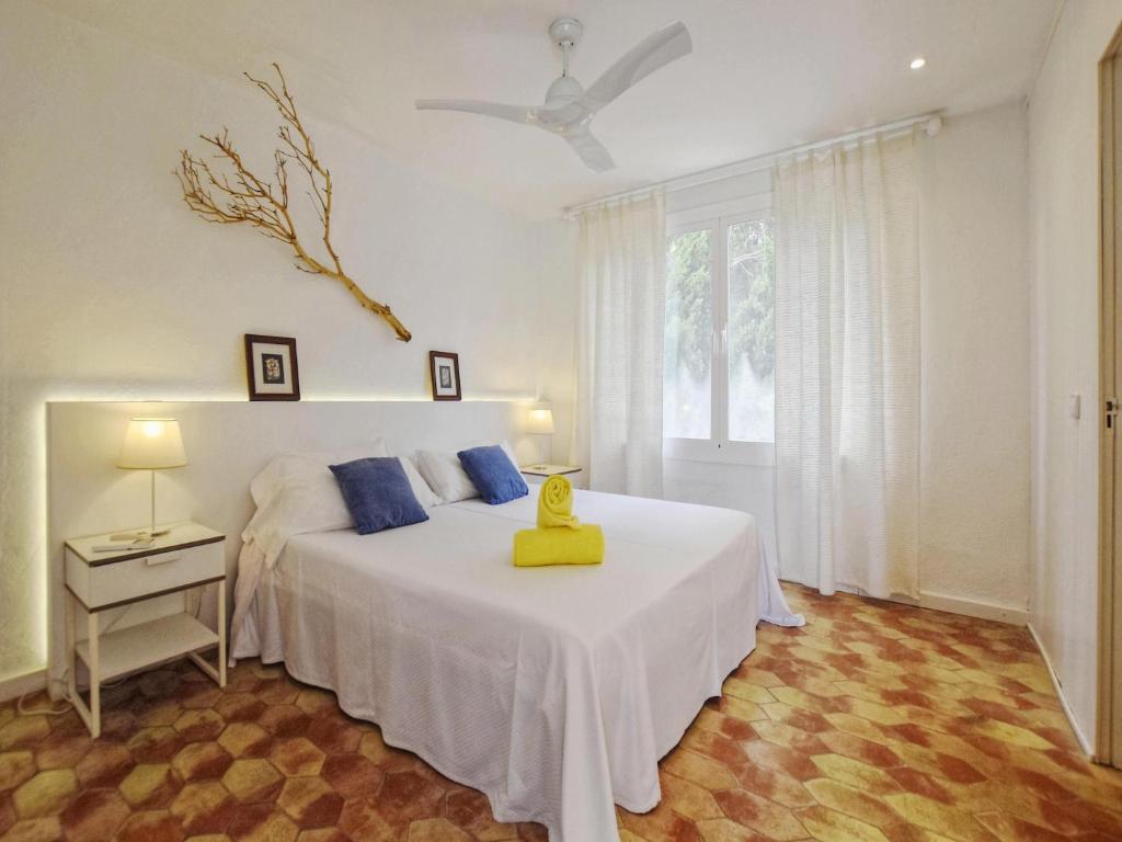 Villa in Cala Ratjada with Sea Views and Pool - Tap to explore photos
