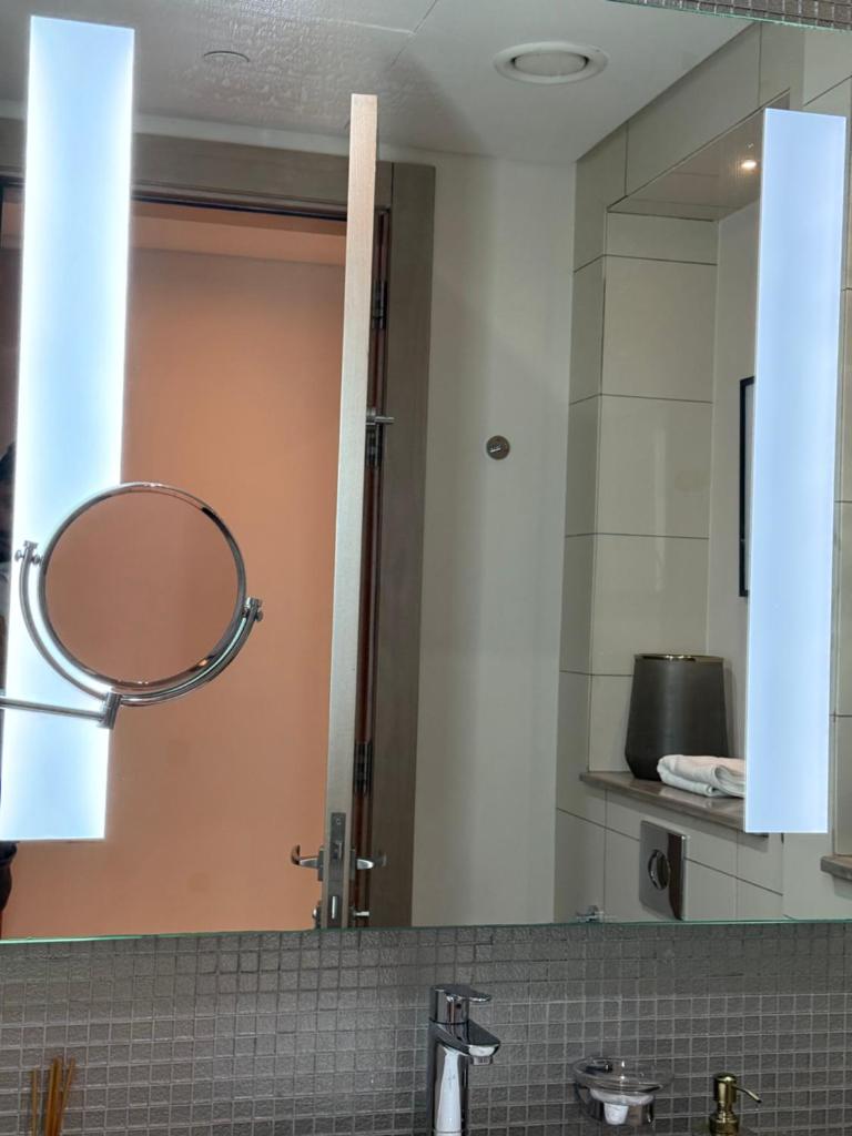 Royal Montania by DAMAC Paramount , Burj Khalifa View Room Type - Three-Bedroom Apartment - High Floor