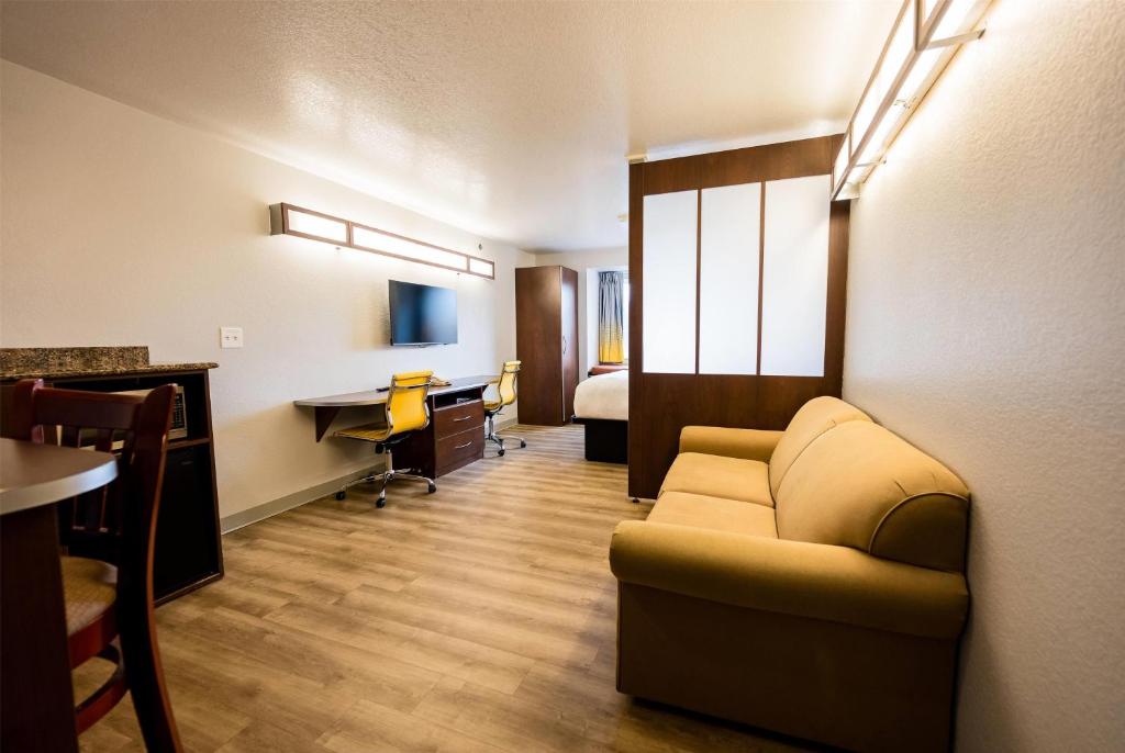 Microtel Inn & Suites by Wyndham Cheyenne - Tap to explore photos