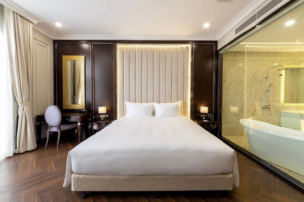 Adamo Hotel Hung Yen Room Type - Deluxe Double Room