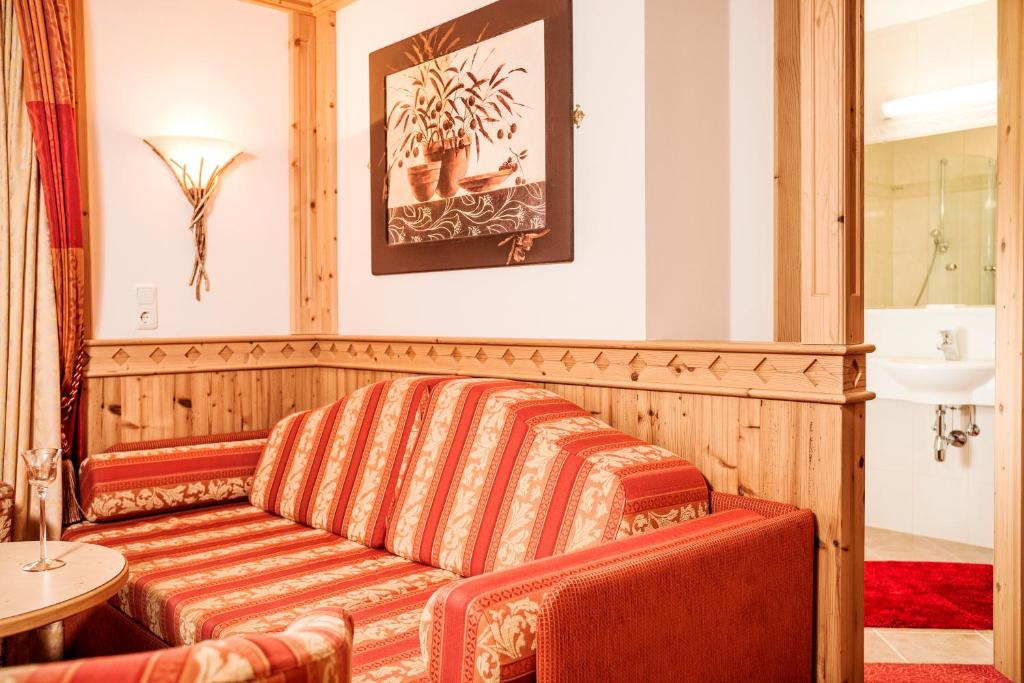 Семейный (Семейный люкс с балконом), Hotel Alpenhof Kristall