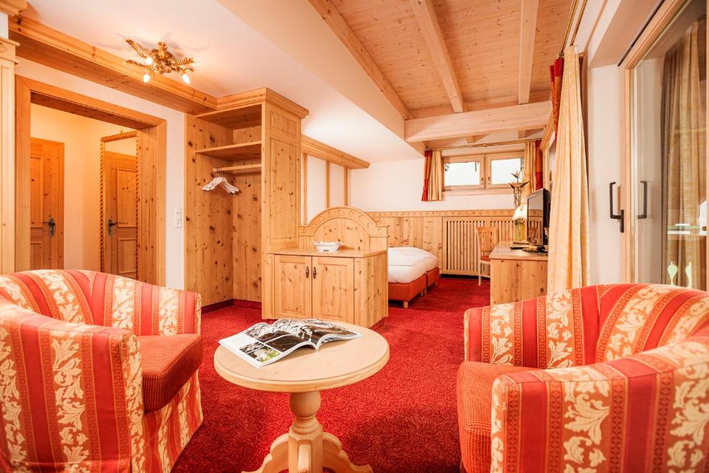 Семейный (Семейный люкс с балконом), Hotel Alpenhof Kristall