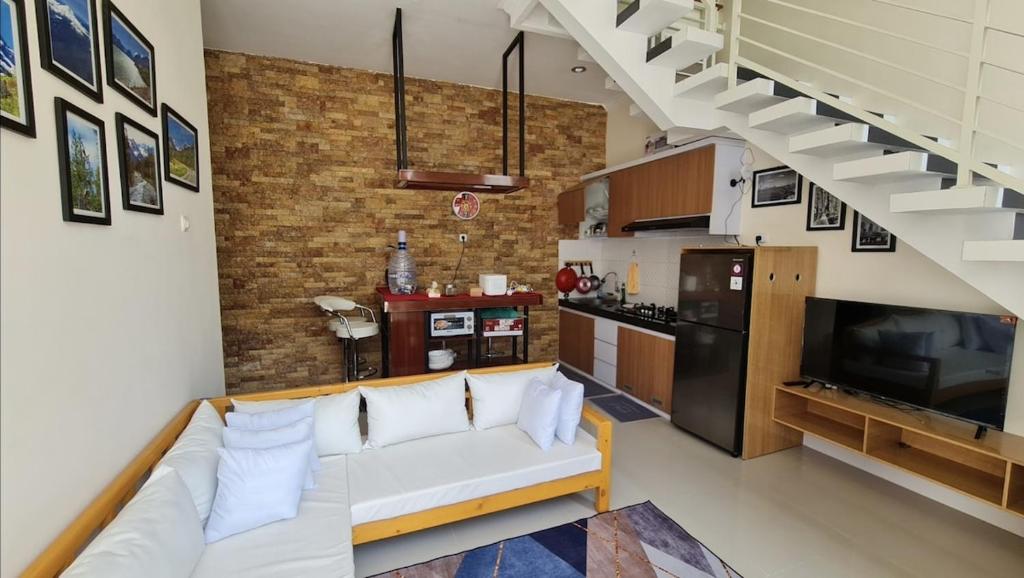 Serene Villa in Batu with 3 Bedrooms and a Rooftop