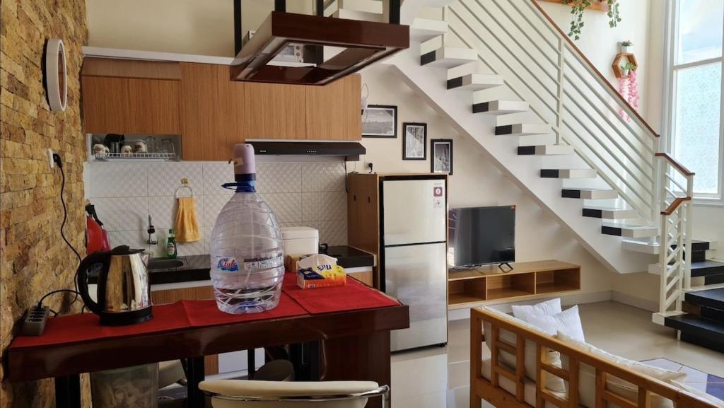 Serene Villa in Batu with 3 Bedrooms and a Rooftop photo 2