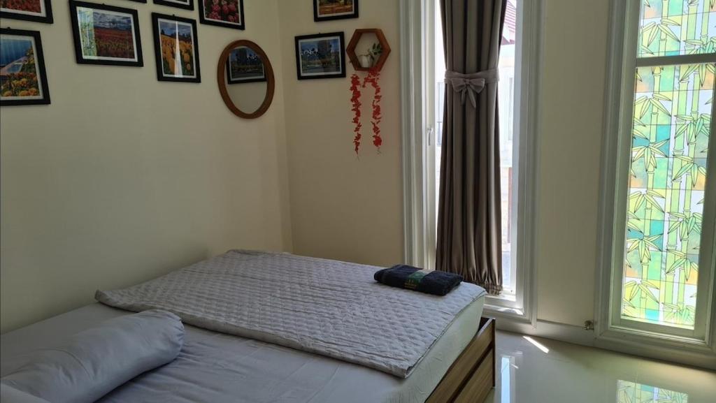 Serene Villa in Batu with 3 Bedrooms and a Rooftop photo 3