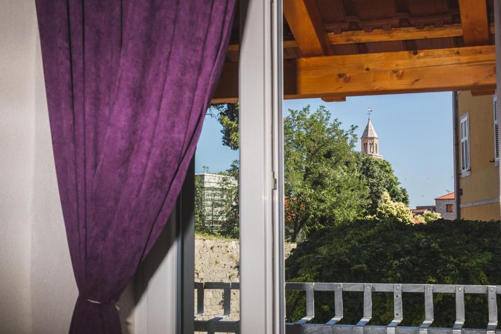 Sir George Luxury Suites photo 3