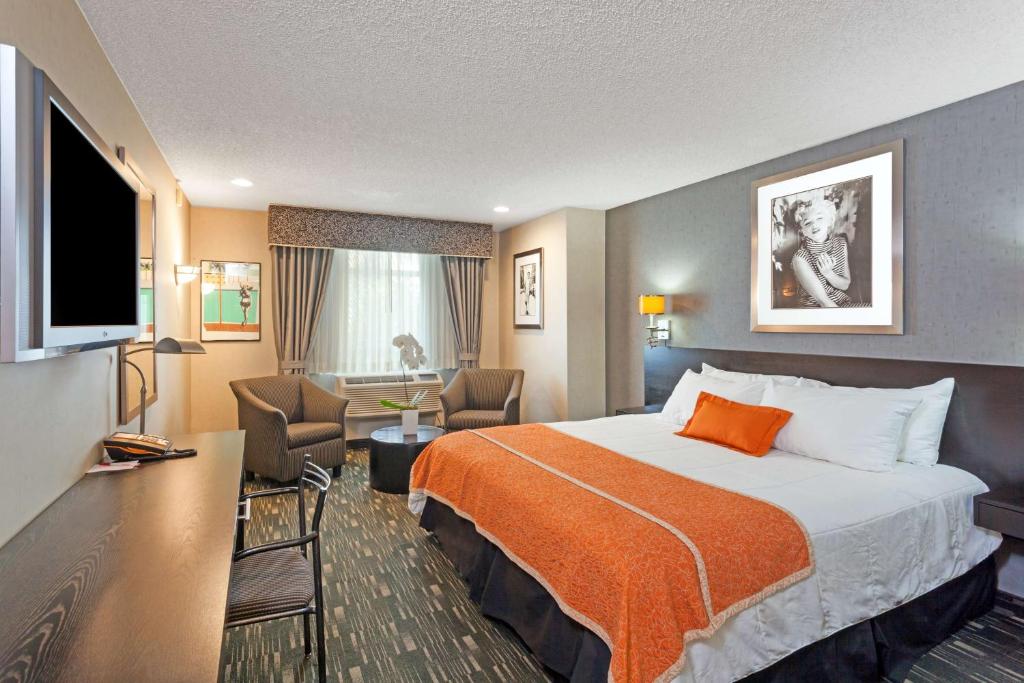 Двухместный (King Room with Mobility/Hearing Impaired Access - Non-Smoking), Ramada Plaza by Wyndham West Hollywood Hotel & Suites