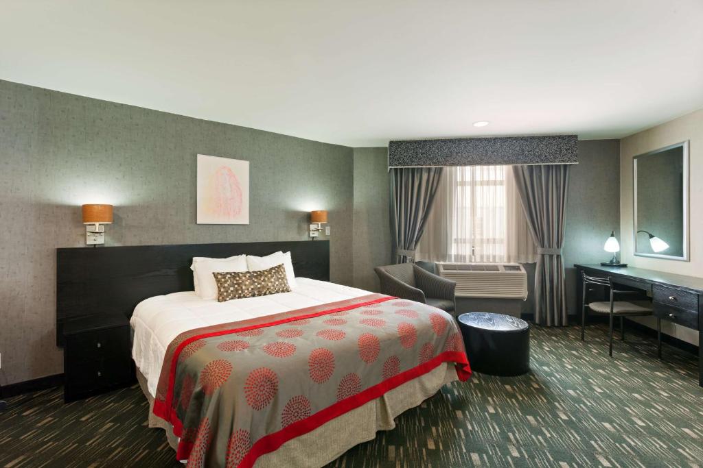 Двухместный (Номер с кроватью размера «king-size»), Ramada Plaza by Wyndham West Hollywood Hotel & Suites