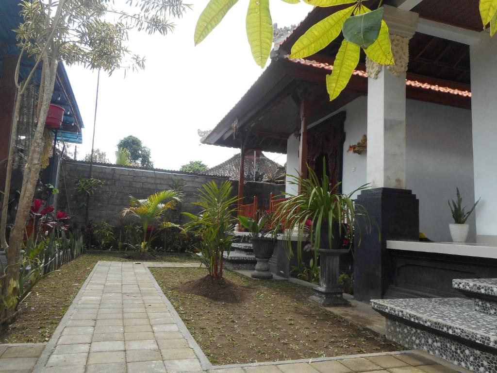 Besakih Bonny Homestay photo 3