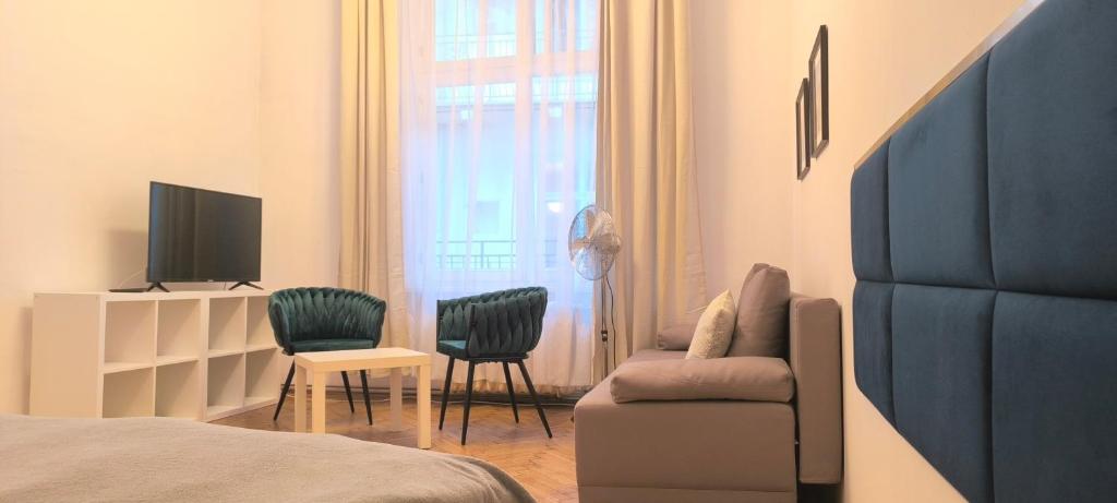 Roller Aparthotel Room Type - Two-Bedroom Deluxe Apartment
