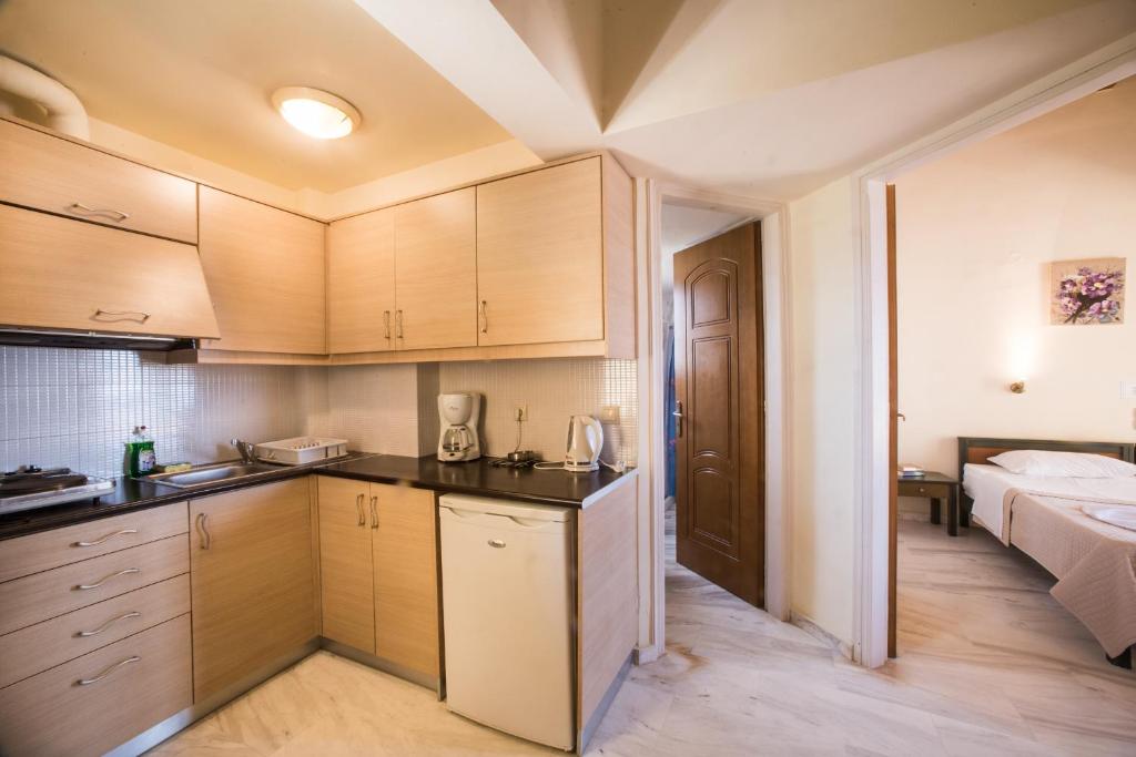 Mythos Beach Hotel Apartments photo 4