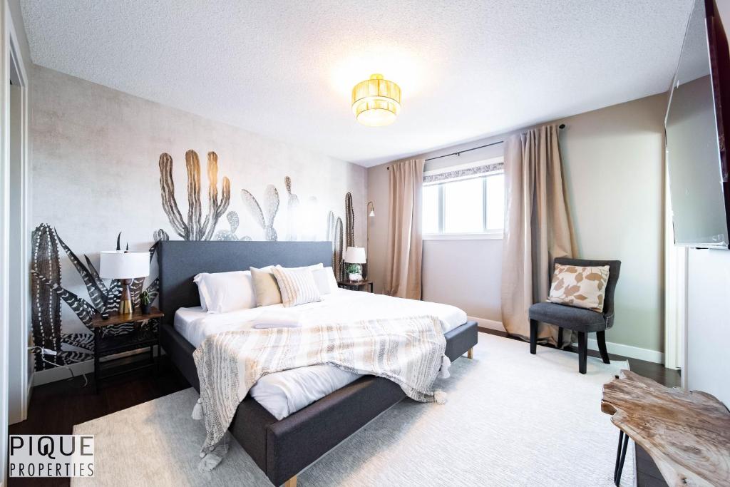 4BDRM Desert Vibes - King Bed - Fire Table - BBQ - Garage