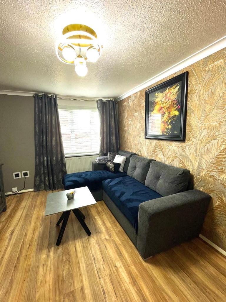 Modern Luxury apartment Liverpool - Tap to explore photos