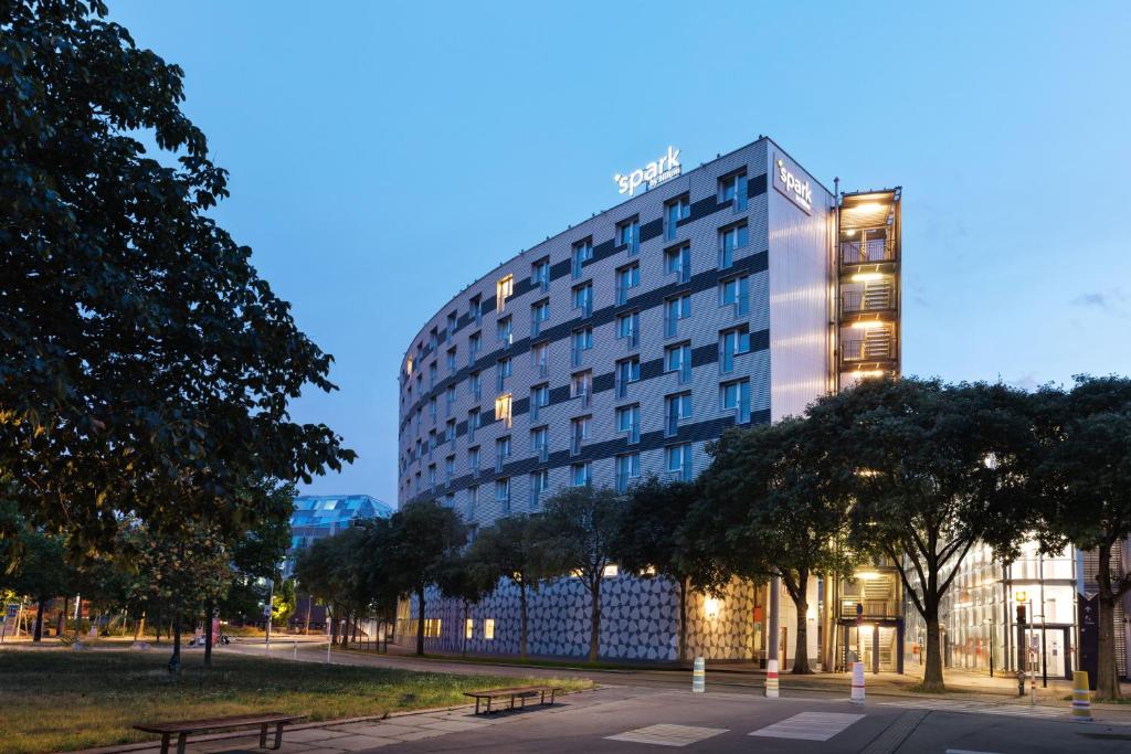 Spark by Hilton Vienna Messe Prater - Tap to explore photos