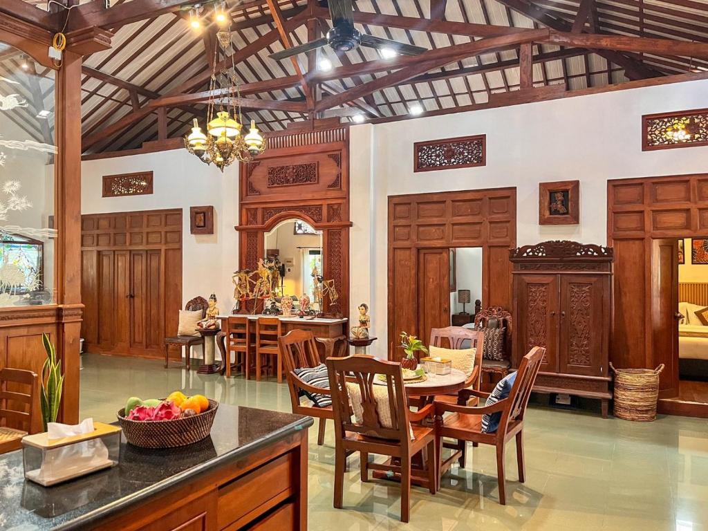Ndalem Srigading Villa Solo photo 4