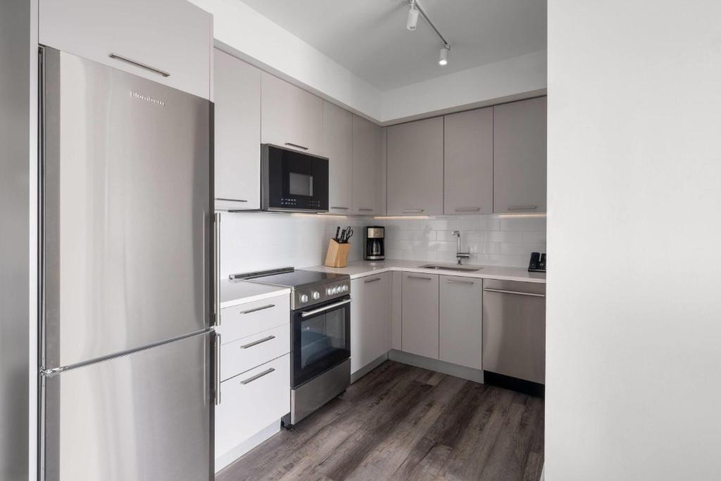 Reside Navy Yard, a Wyndham Residence - Tap to explore photos