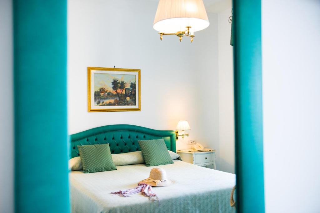 Hotel Pellegrino - Tap to explore photos