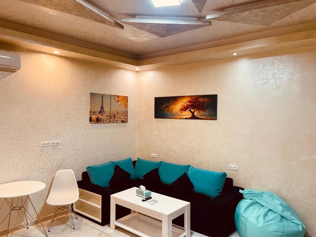 Luxury apartment with jacuzzi on Republic Square - Tap to explore photos