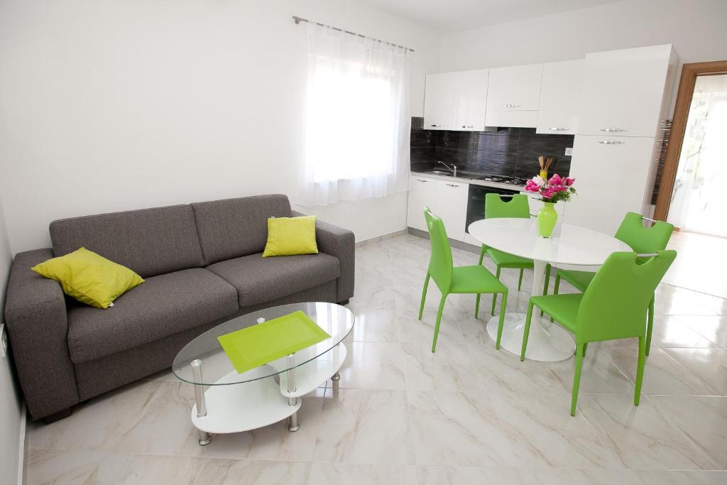 Apartments MTV with privatne parking photo 3
