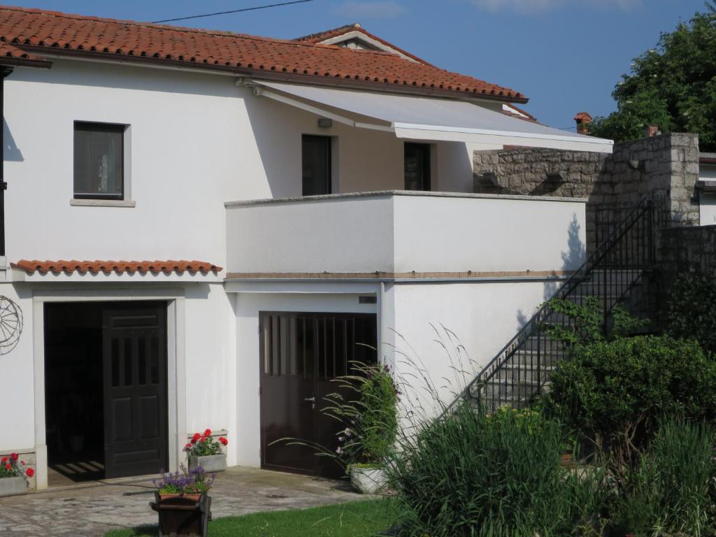 TIN House photo 3