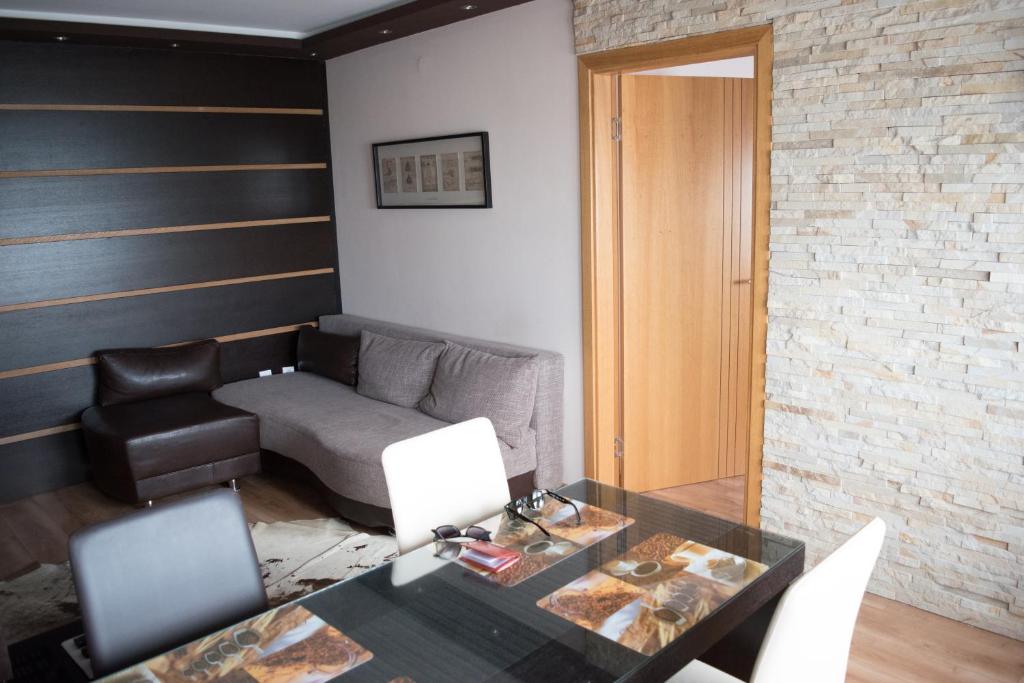 Apartment 306 photo 1